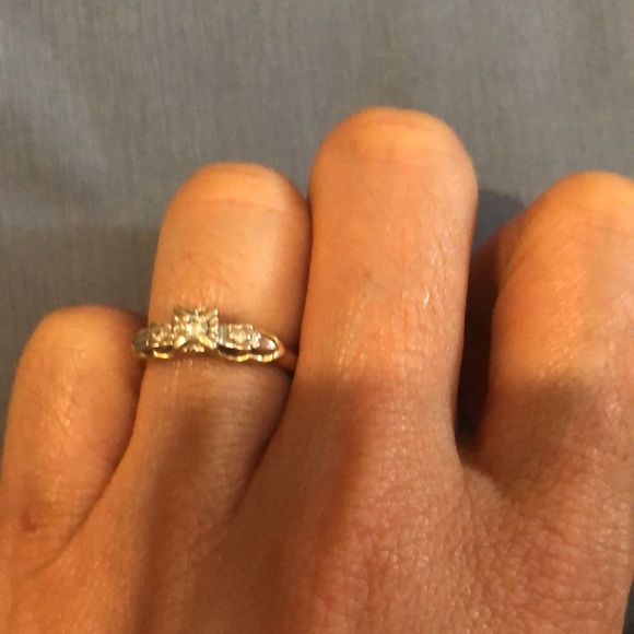 SOLD Authentic 14K Gold diamond ring. - Picture 5 of 7